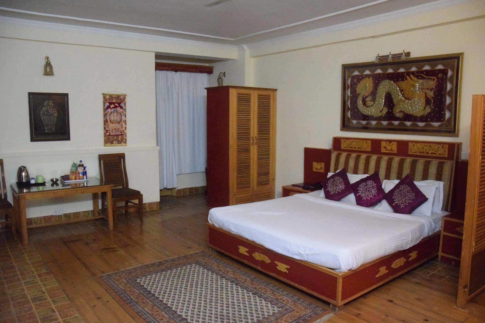 Hotel Una Comfort Nandini Dharamshala Exterior foto